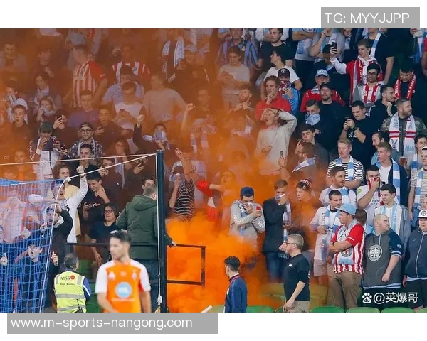 马丁内斯的传奇旅程：从球场新星到世界足球的璀璨明珠